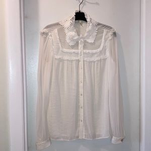 MAJE loose fitting blouse, beautiful lace detail